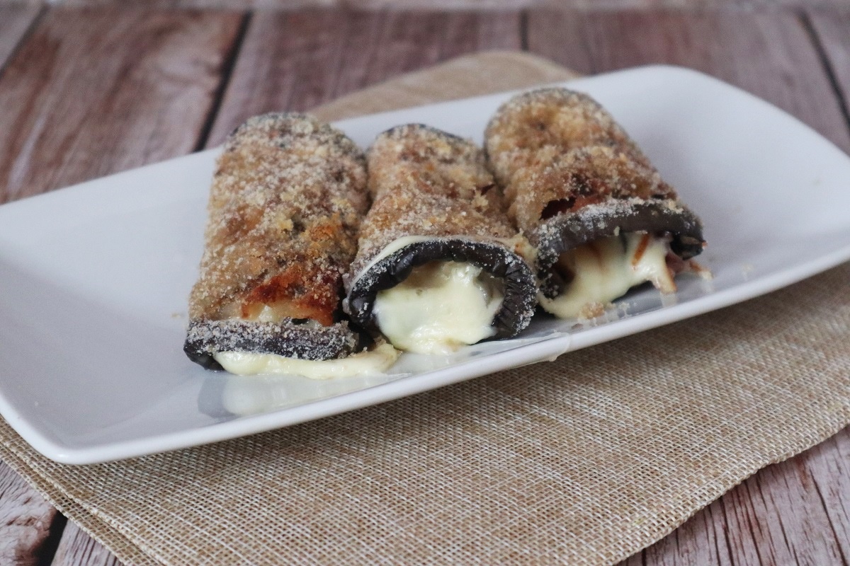 Gefüllte Auberginenröllchen mit Käse