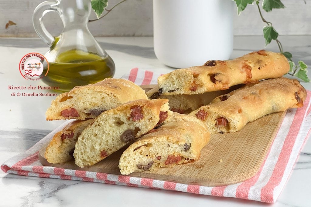 Rezept gefülltes Brot mit Salami, Käse und Oliven