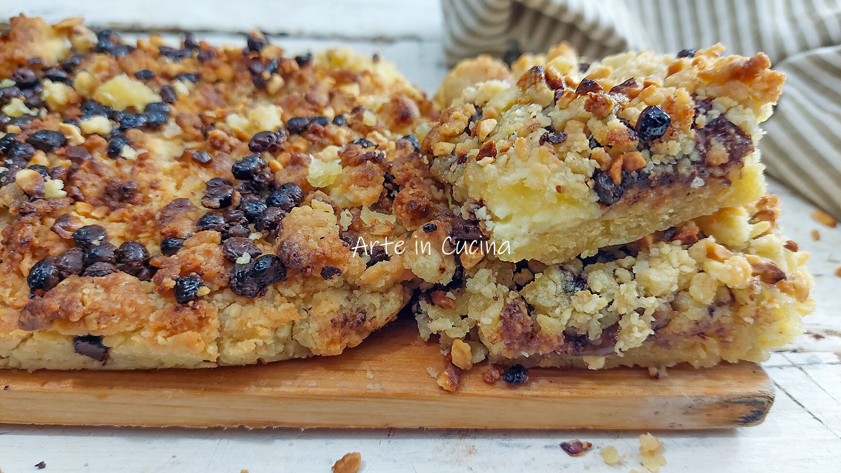 GEKRÜMELTER HASELNUSSKUCHEN mit NUTELLA und Mascarpone