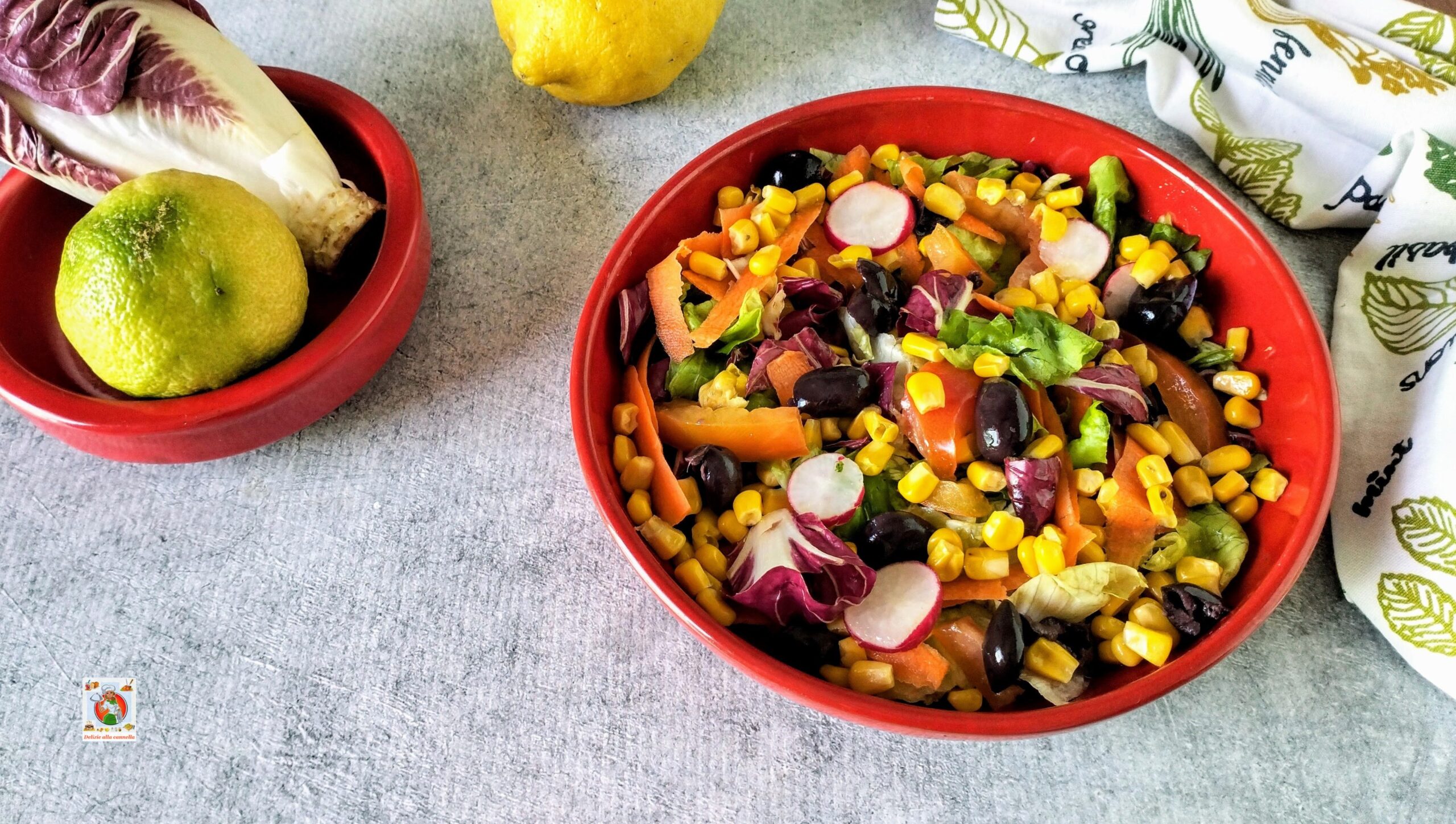 Gemischter Salat mit Mais und Oliven: eine köstliche Mischung aus Frische und Natürlichkeit