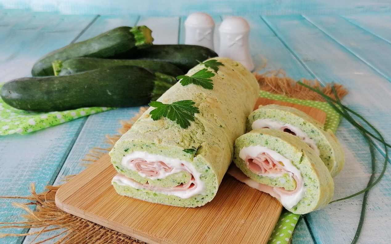 GEROLLTE OMELETT MIT ZUCCHINI IM OFEN GEBACKEN