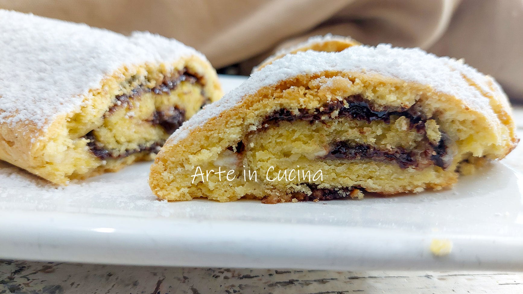 GEROLLTER KUCHEN mit NUTELLA und Mascarpone