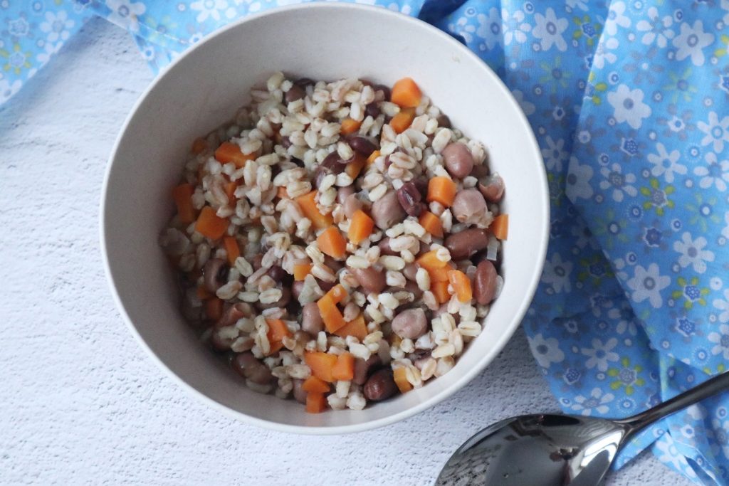 Gerste und Dinkel mit gemischten Hülsenfrüchten