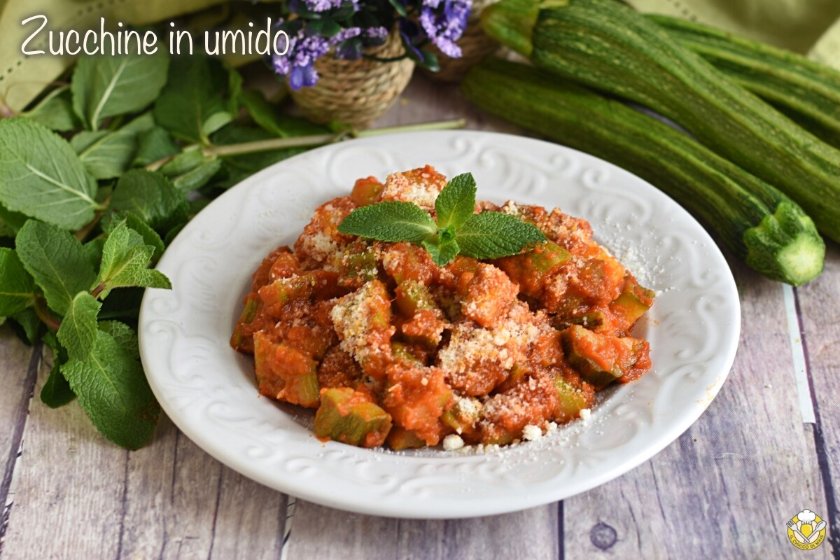 Römische Zucchini in Tomatensauce