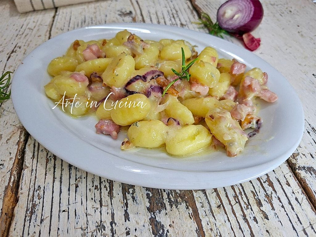GNOCCHI MIT GORGONZOLA, WALNÜSSEN UND SPECK