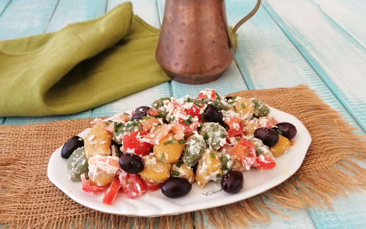 EINFACHER UND FRISCHER KARTOFFEL-GNOCCHI-SALAT