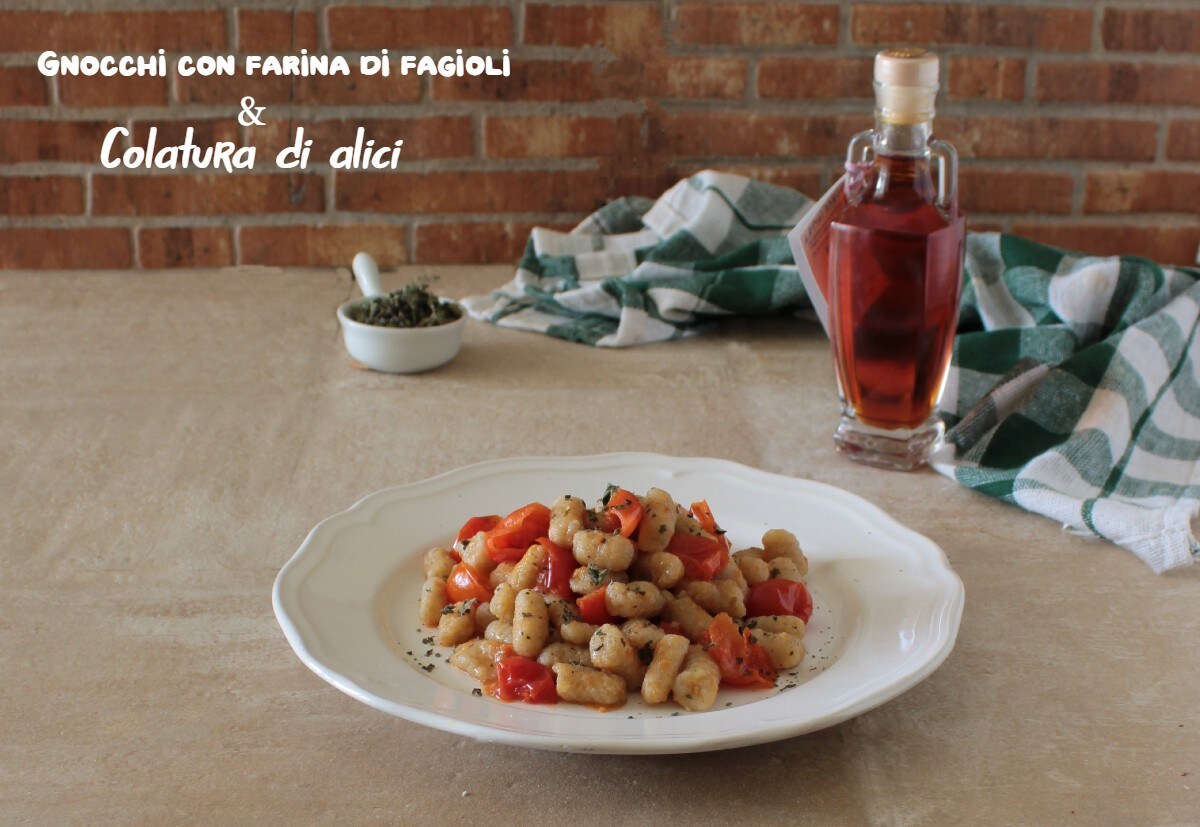 Gnocchi mit Bohnenmehl und Sardellensoße