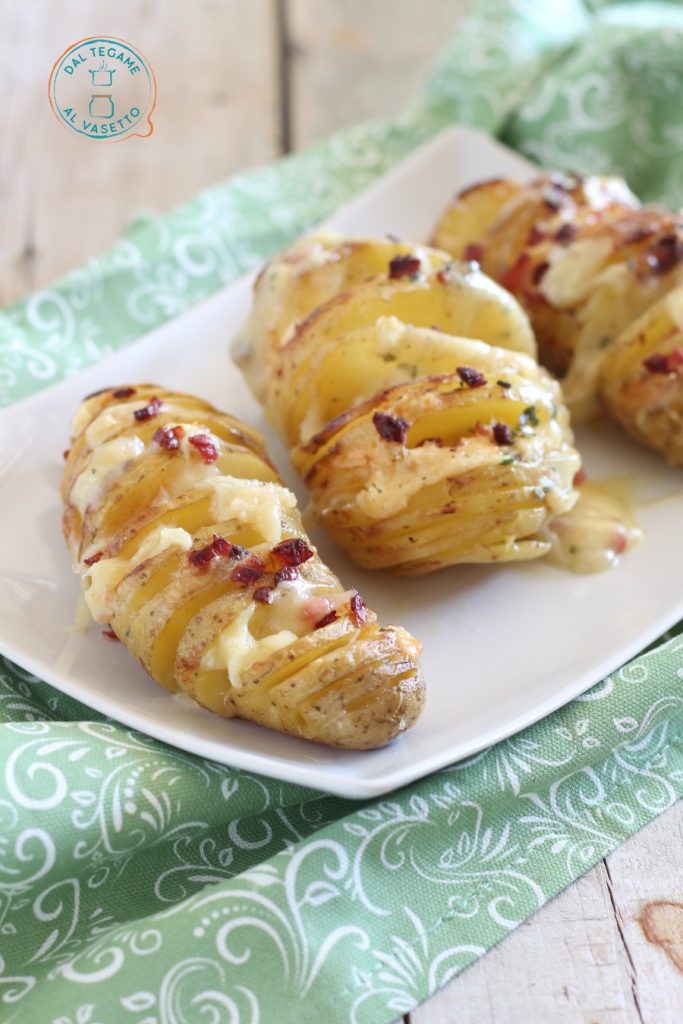 in Scheiben geschnittene Kartoffeln mit Fontina und im Instant Pot gekocht