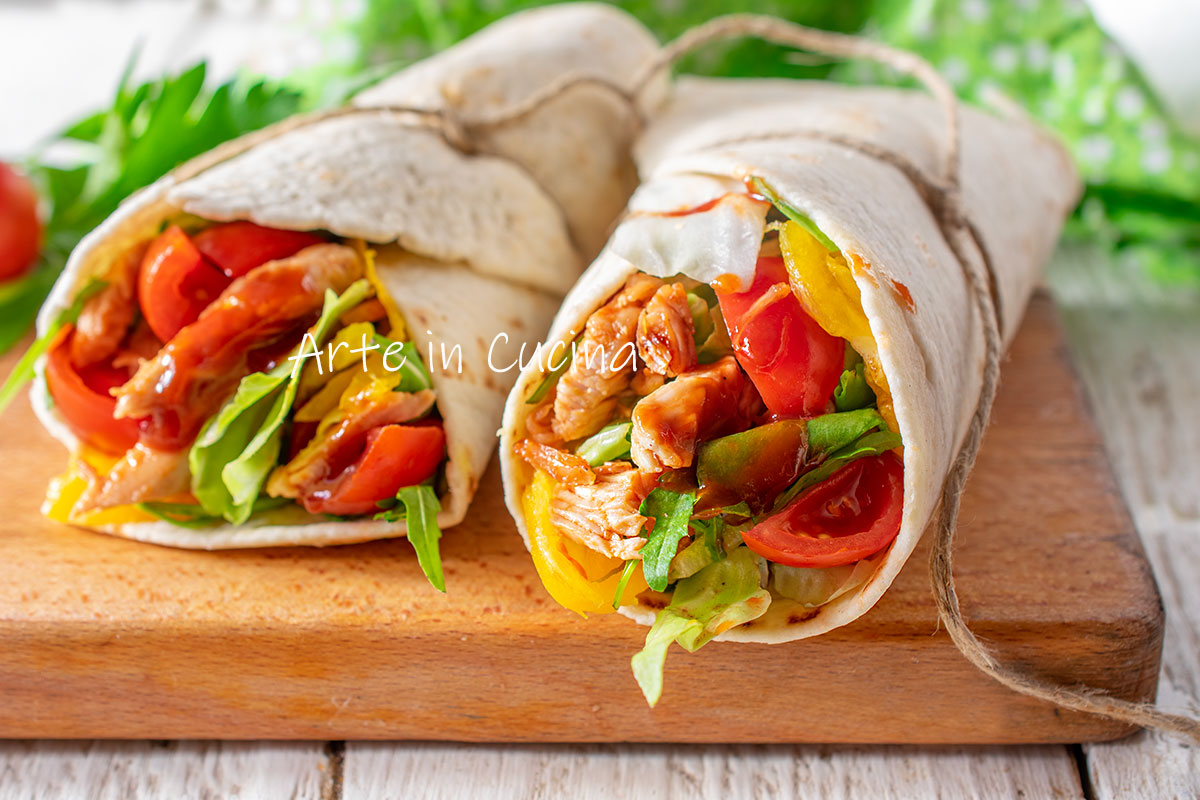 Hähnchen-Wrap gerolltes Fladenbrot