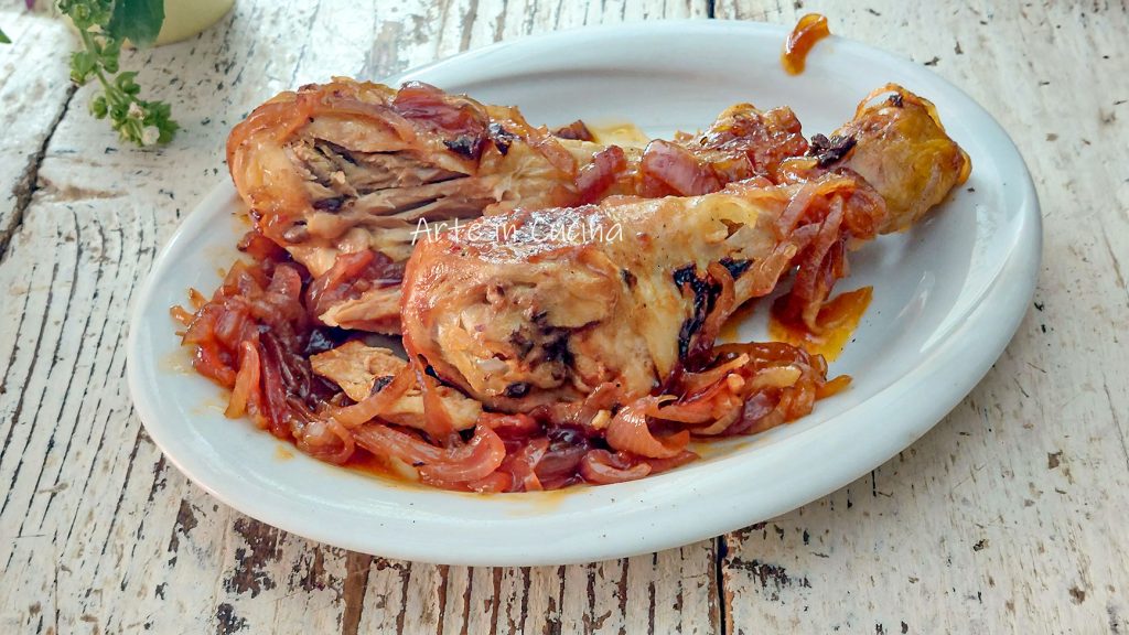 HÄHNCHEN in SÜSS-SAUR mit Zwiebeln