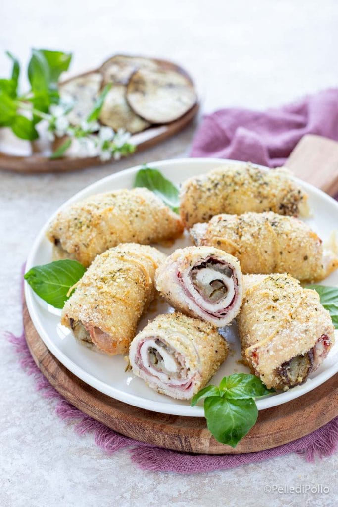 Röllchen mit Auberginen und Hähnchen im Ofen