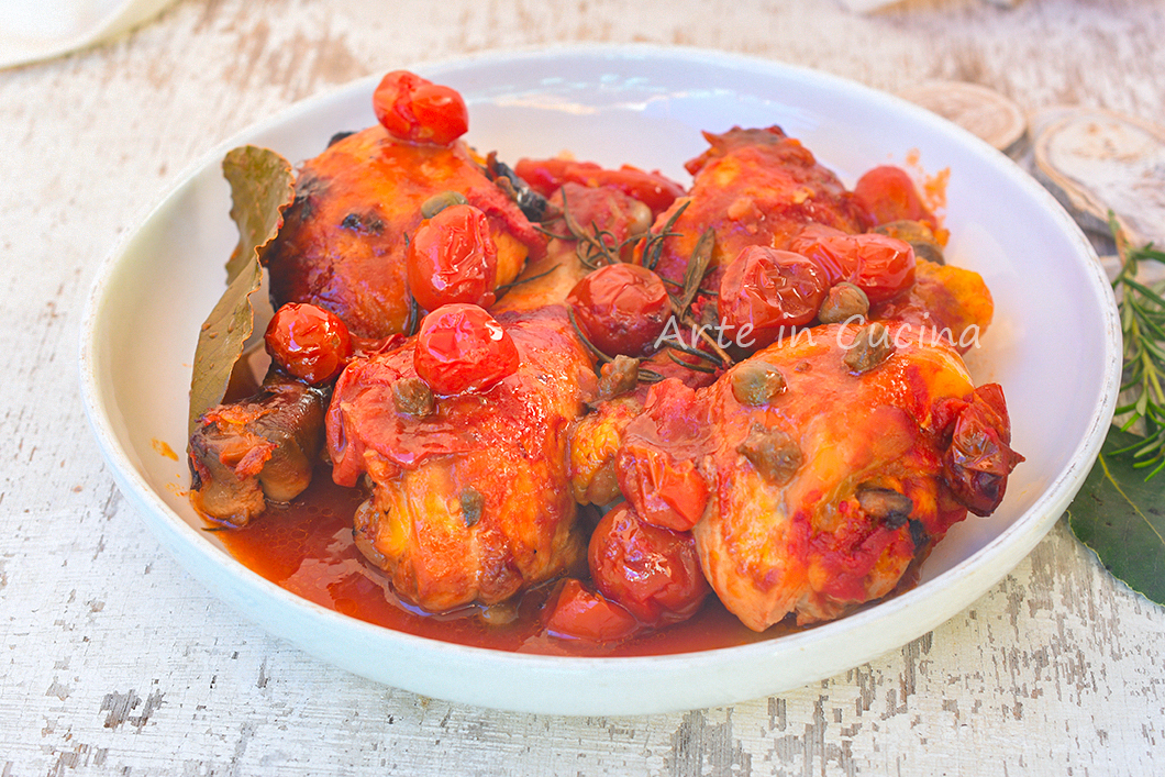 Hähnchenschenkel mit Kapern und Tomaten