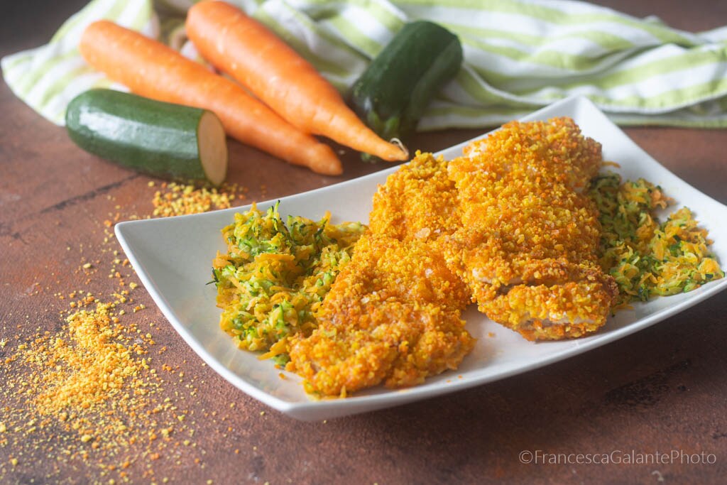 Superknuspriges Hähnchenschnitzel aus dem Ofen mit Gemüse
