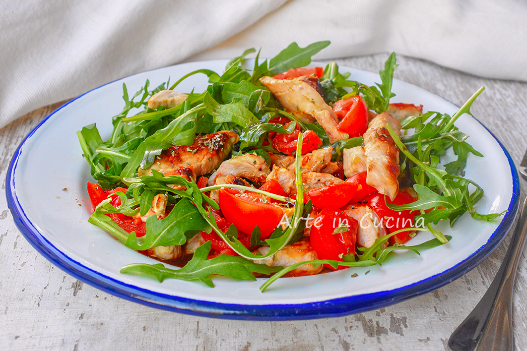 Hähnchenstreifen mit Kirschtomaten und Rucola