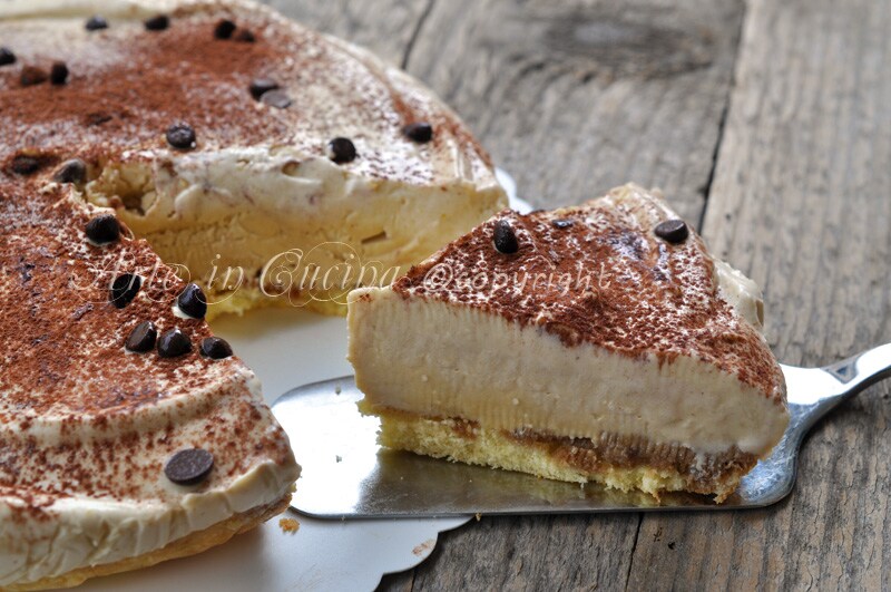 Halbgefrorenes Tiramisu-Dessert mit Kaffee, Rezept Kunst in der Küche