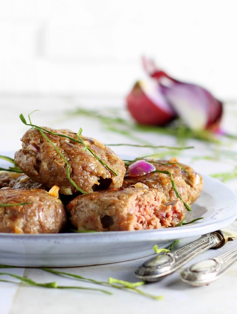 Hamburger mit Zwiebel und Parmesan