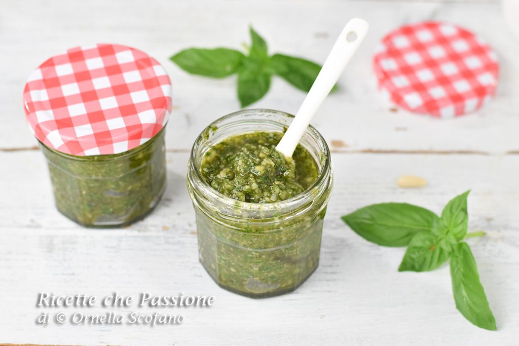 wie man Basilikumpesto nach Genueser Art macht