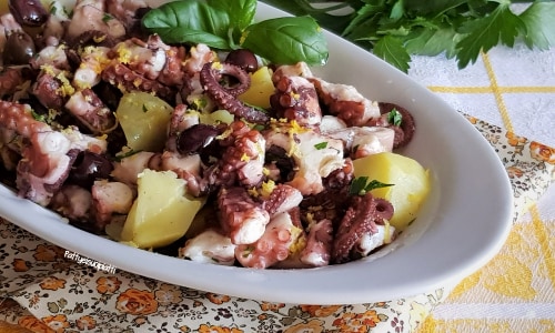 Tintenfischsalat mit Kartoffeln und Oliven