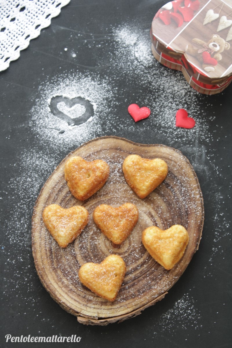 Blätterteigherzen mit Nutella und Haselnüssen