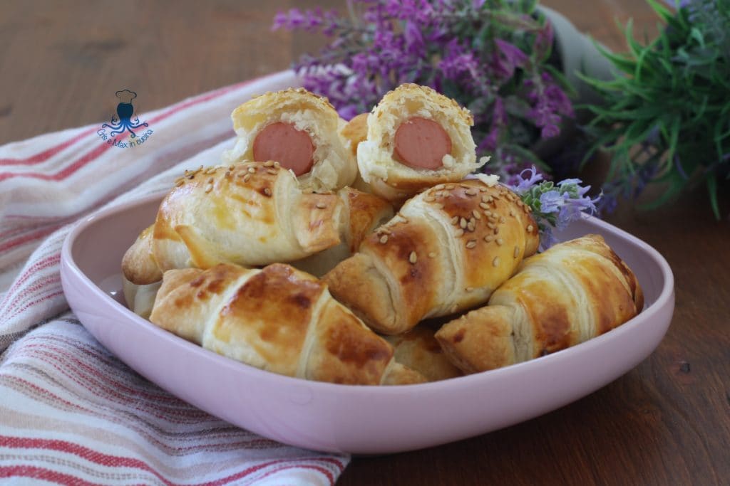 herzhafte Croissants mit Würstchen
