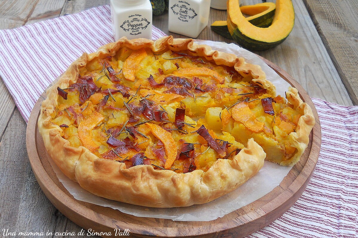 Herzhafte Torte mit Kürbis, Kartoffeln und Speck