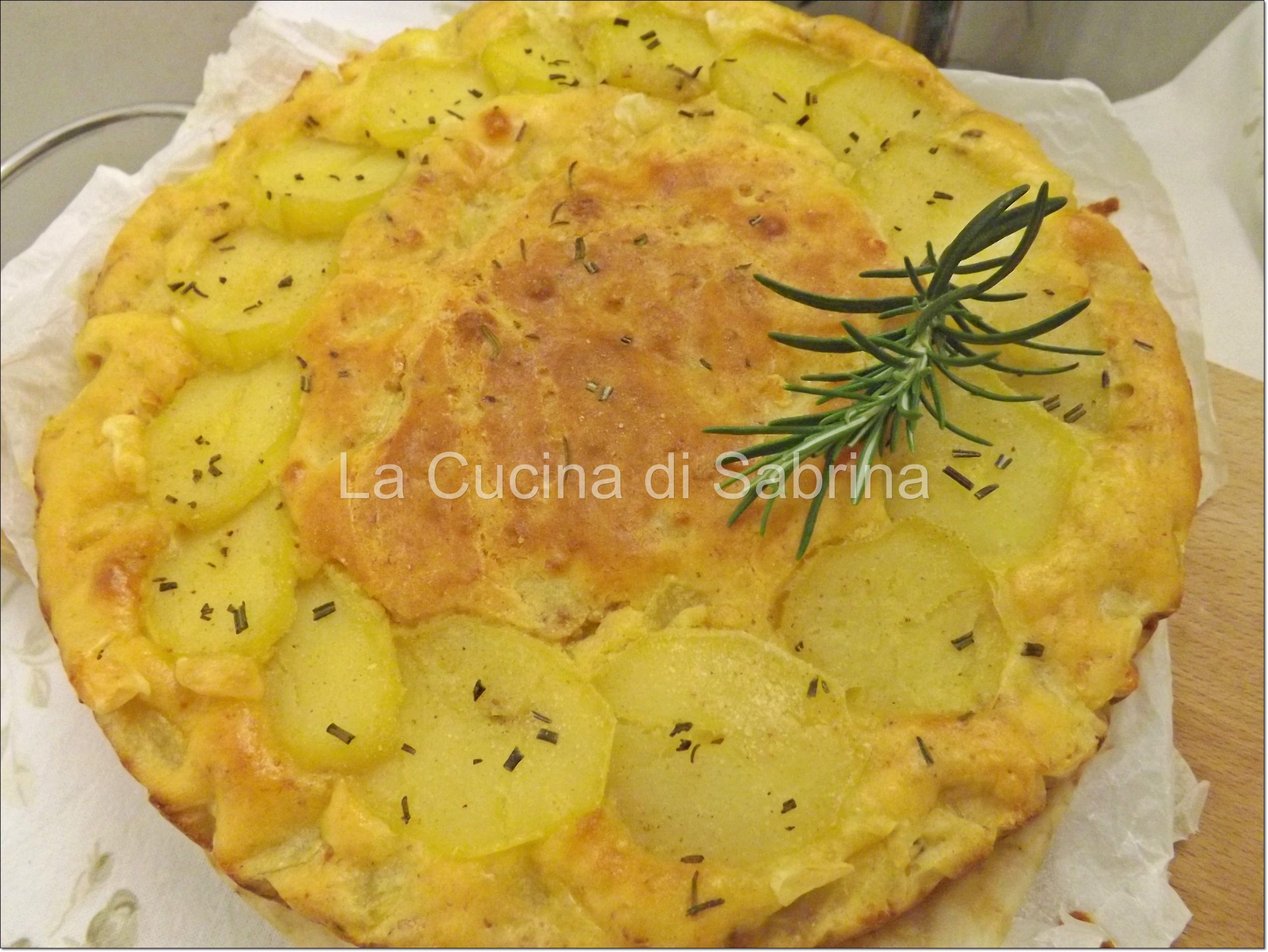 Herzhafte Grieß-Torte mit Kartoffeln und Speck