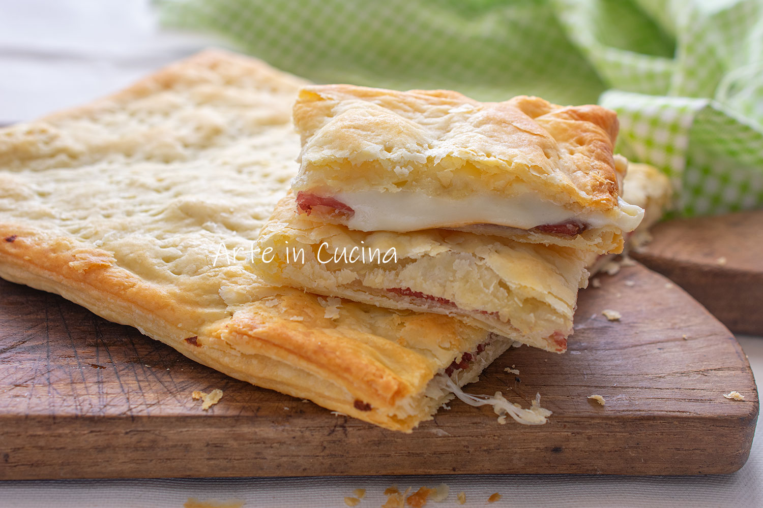 Blätterteigkuchen mit Kartoffeln und Speck