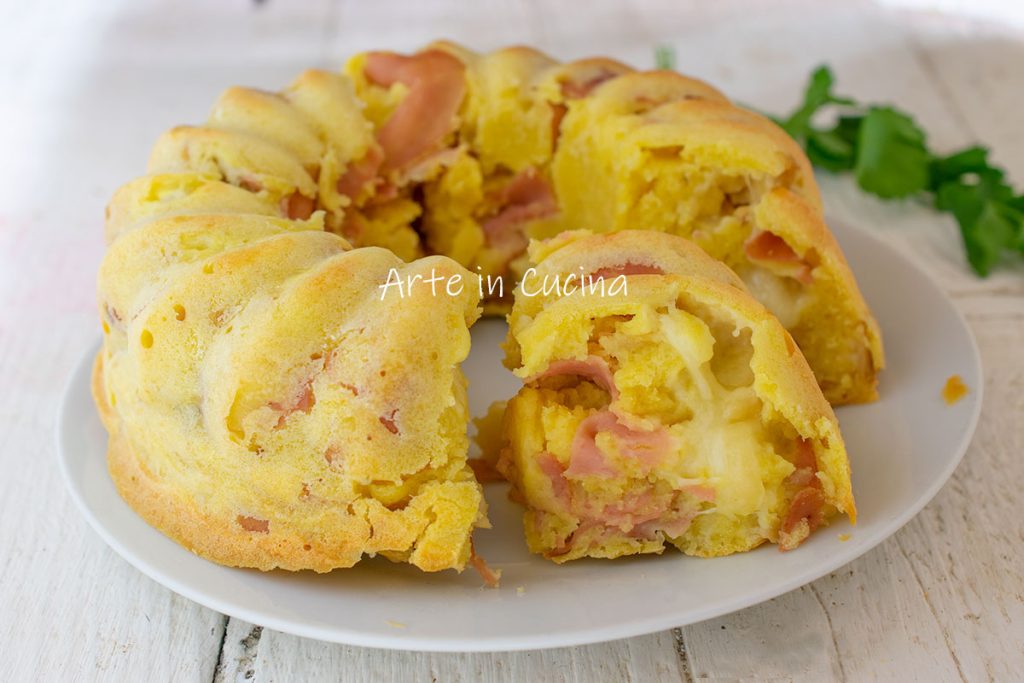 Herzhafter Kranzkuchen mit Mortadella und Provola