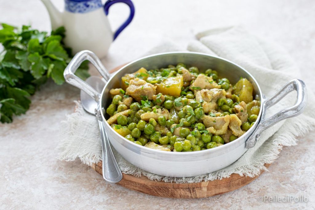 Hähnchenstücke mit Erbsen und Curry