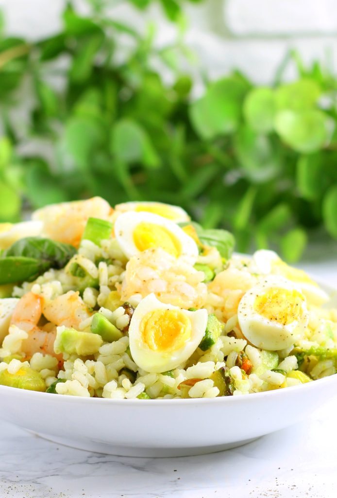 Reissalat mit Garnelen, Avocado und Zucchini