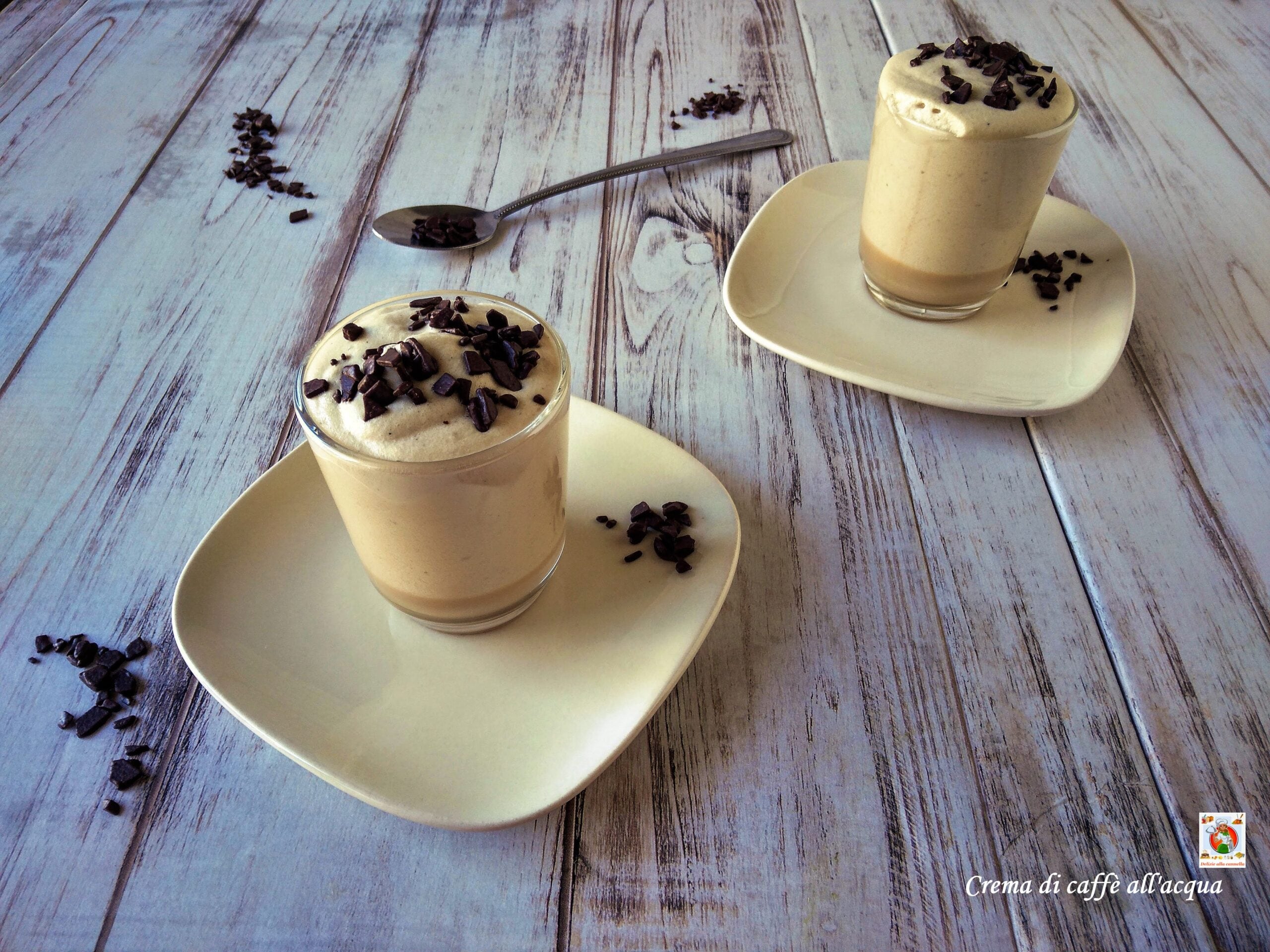 Wasserkaffeecreme mit flüssigem Kaffee