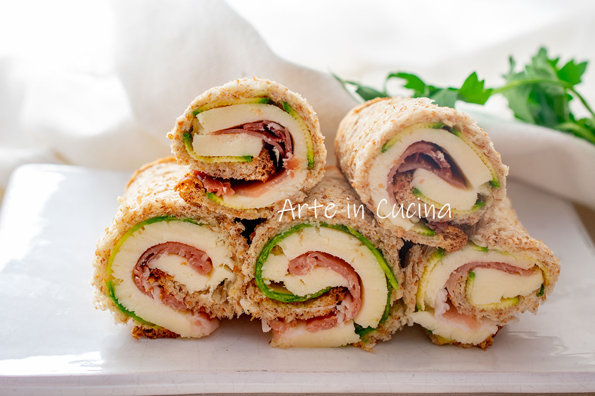 Kalte Sandwich-Röllchen mit Zucchini und Speck