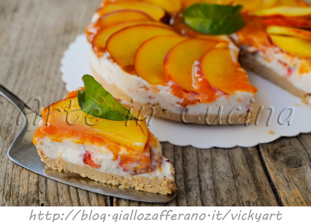 Kalter Kuchen mit Pfirsichen, Ricotta und Marmelade