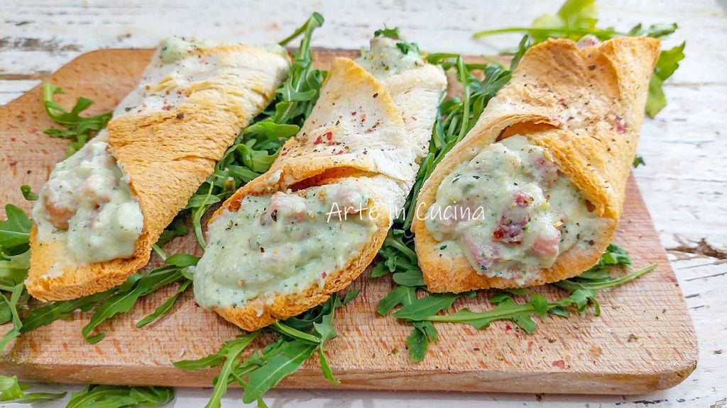 KANNOLIS aus TOASTBROT mit SPECK