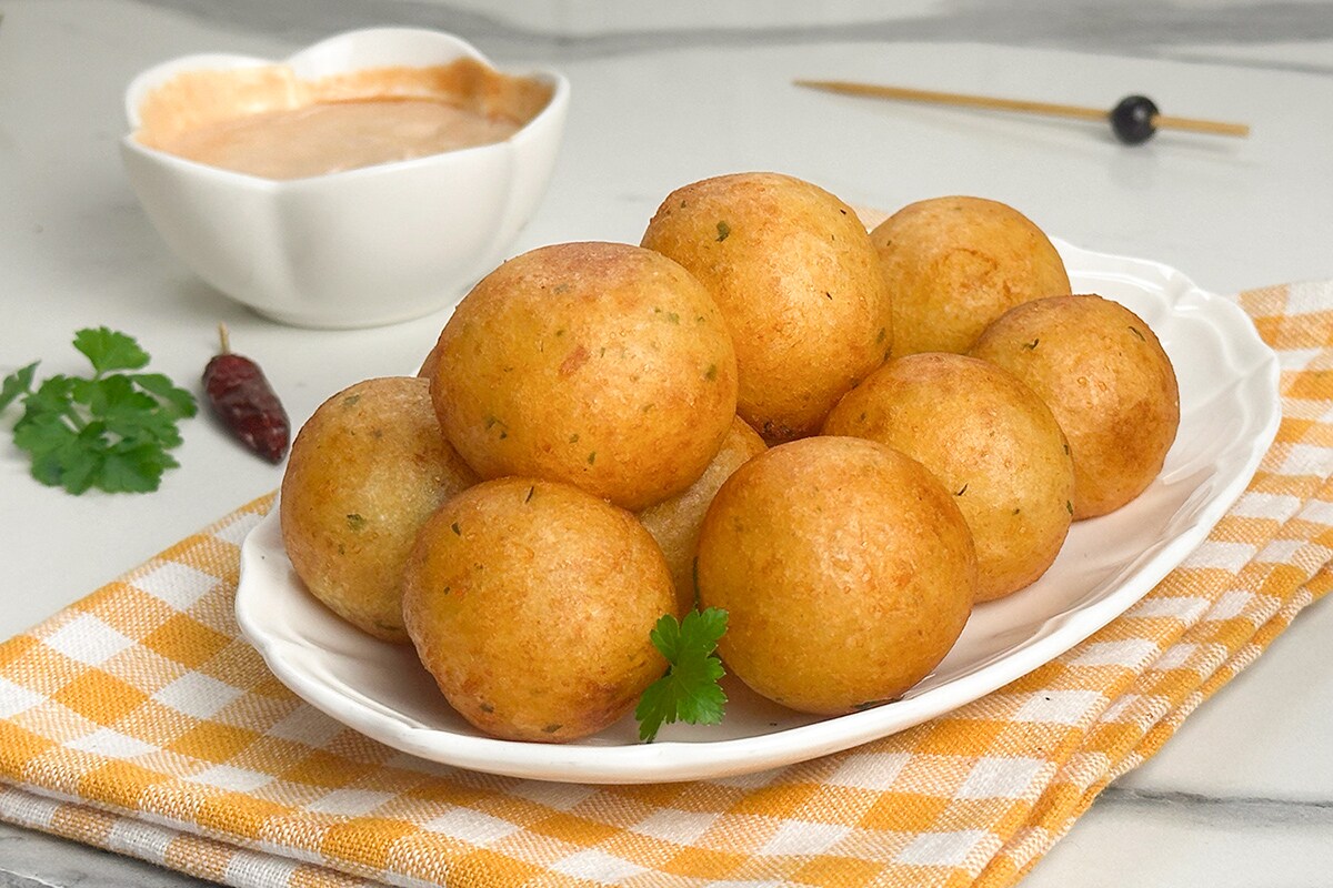 Knusprige Kartoffelbällchen als Aperitif