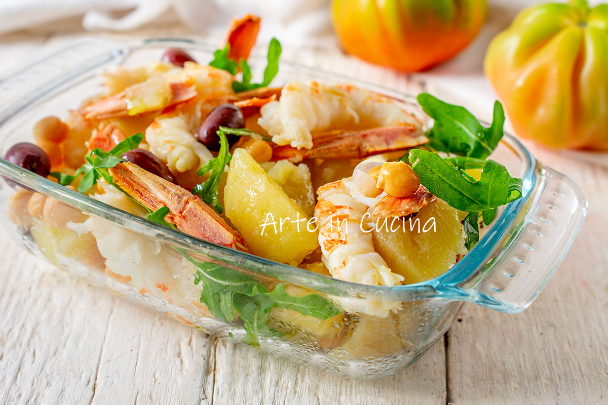 Kartoffelsalat mit Garnelen und Kichererbsen