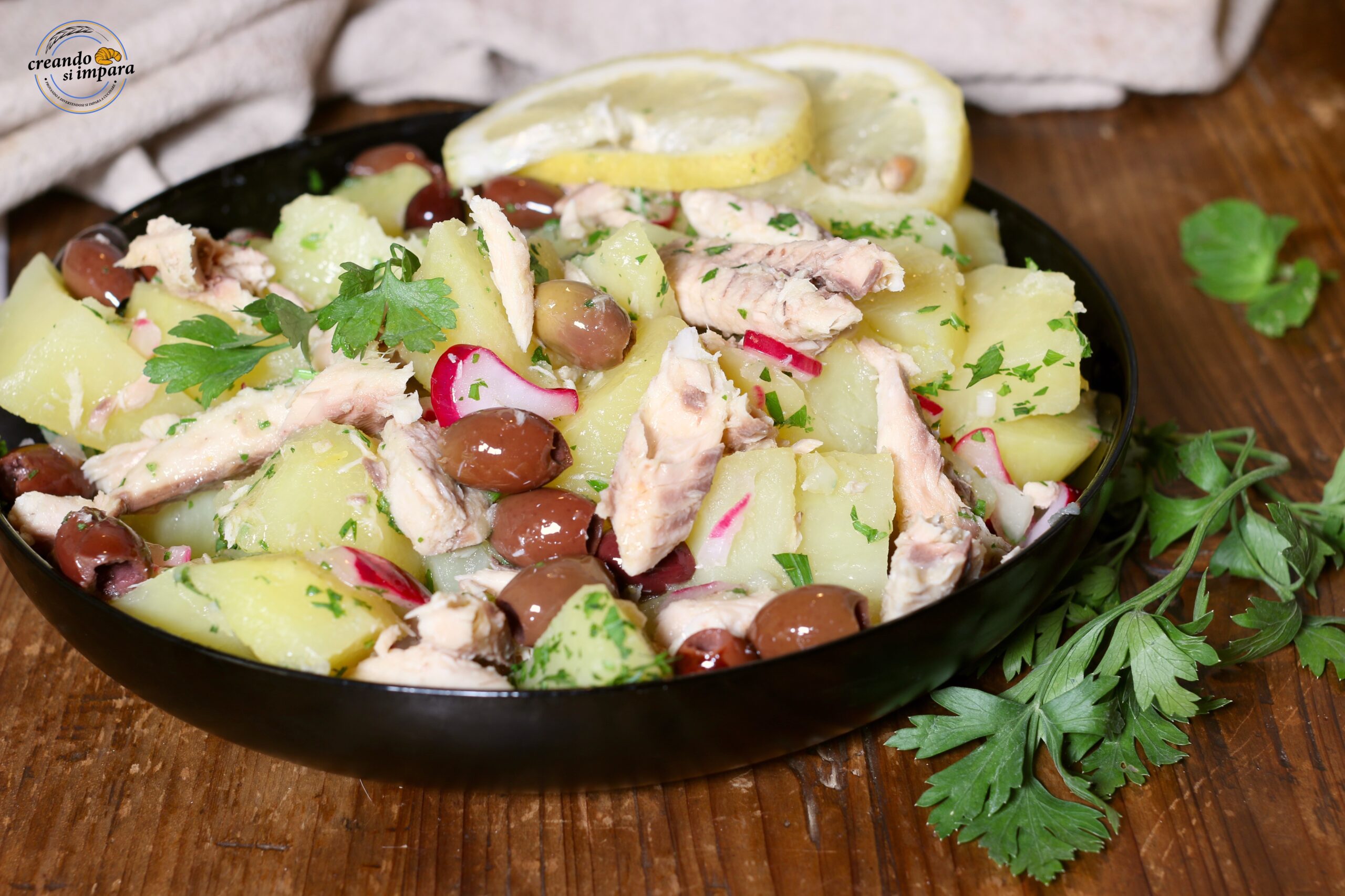 Kartoffelsalat mit Makrele und Zwiebel