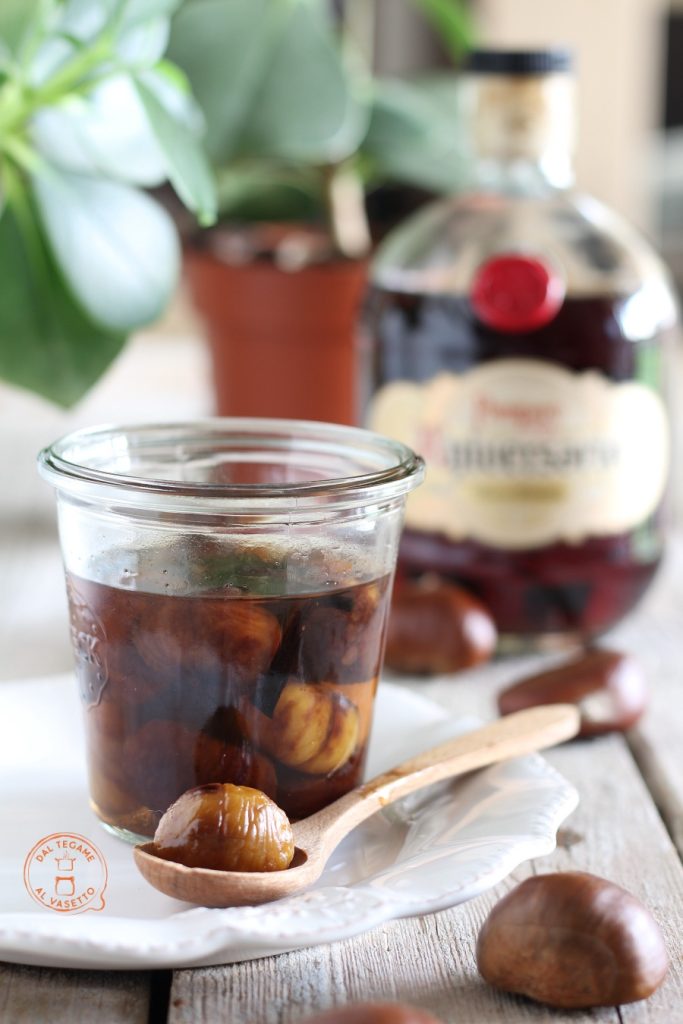 Kastanien mit Rum in der Mikrowelle in Einmachgläsern