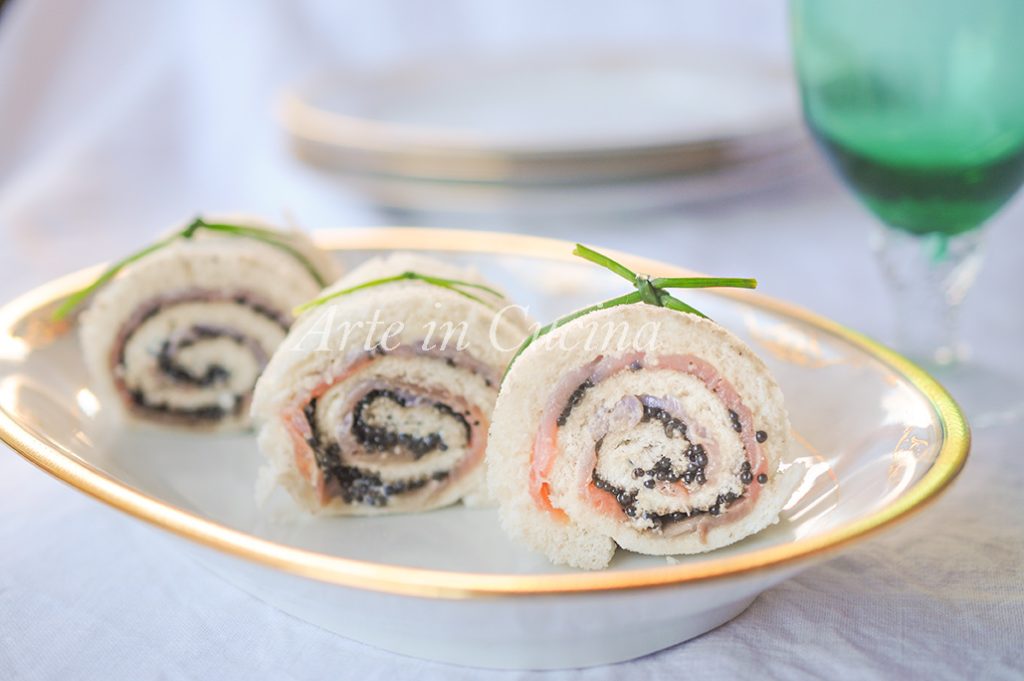 Kaviar- und Lachstartines mit Mayonnaise, schnell