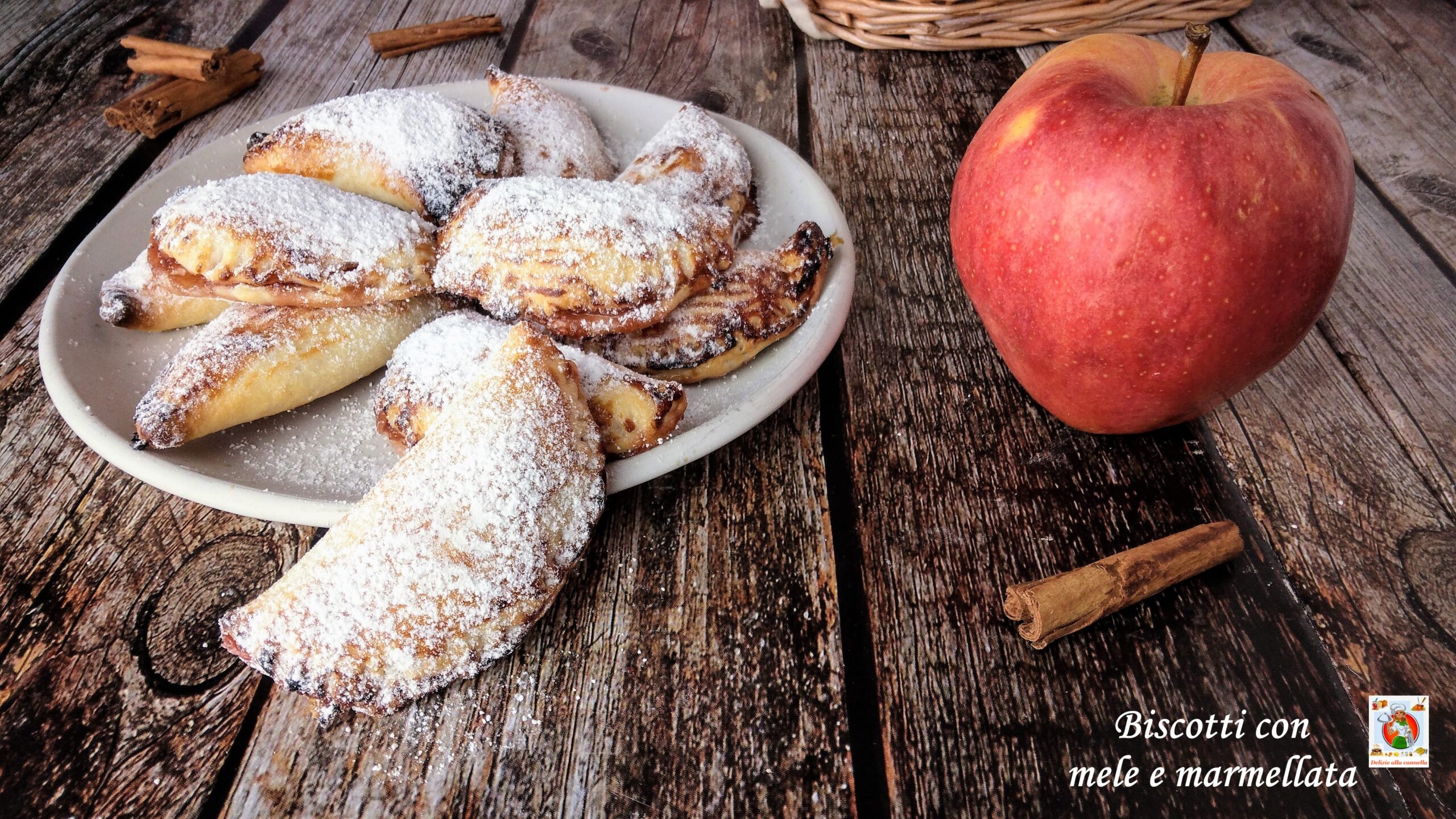 Kekse mit Äpfeln und Marmelade