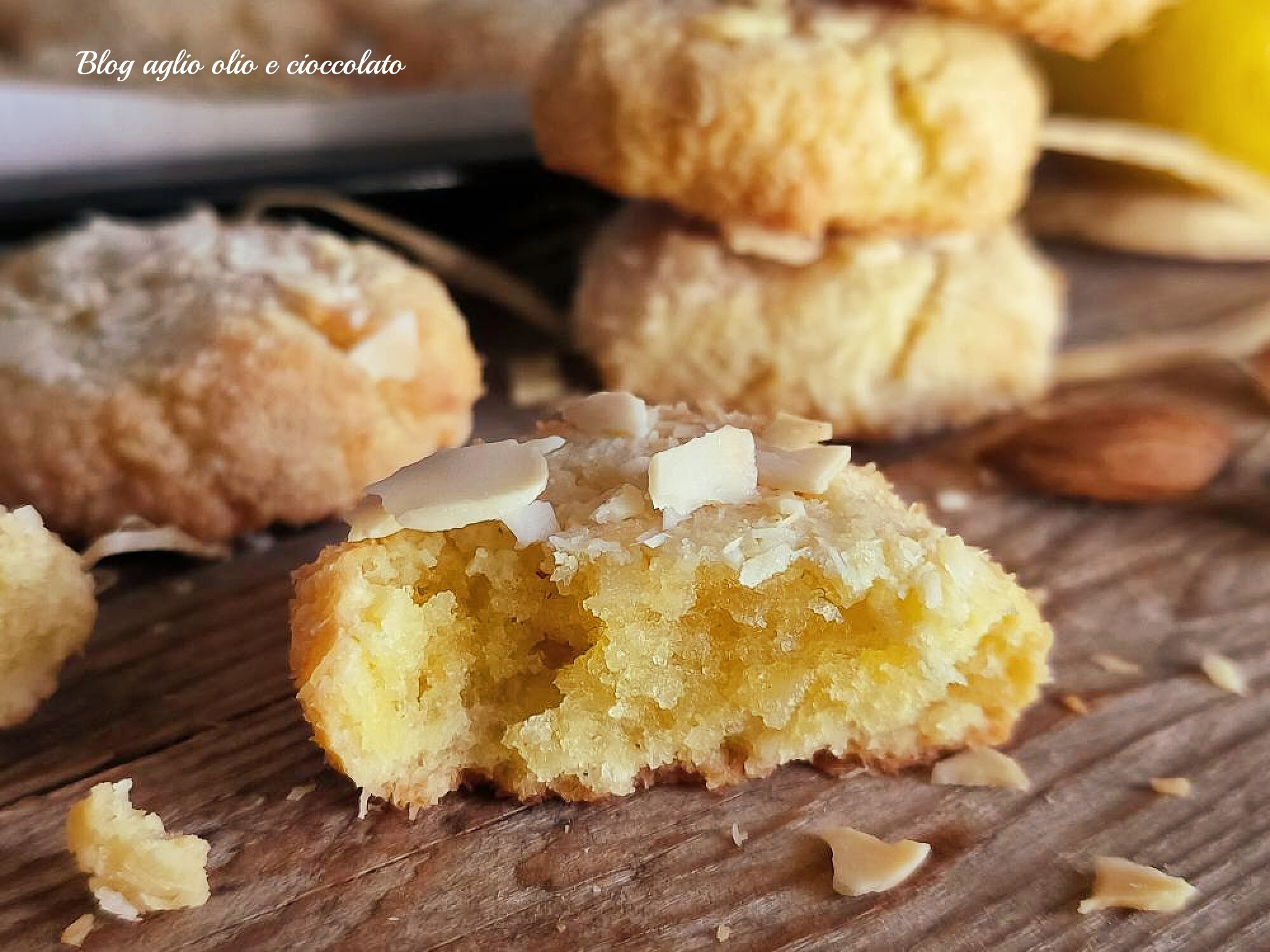 ZITRONEN-KOKOS-MANDEL-KETO-KEKSE, WEICH UND SCHNELL, LEICHTES KETOGENES DESSERT