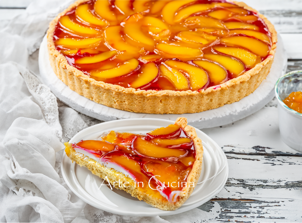 Pfirsichkuchen mit Milchcreme und Marmelade