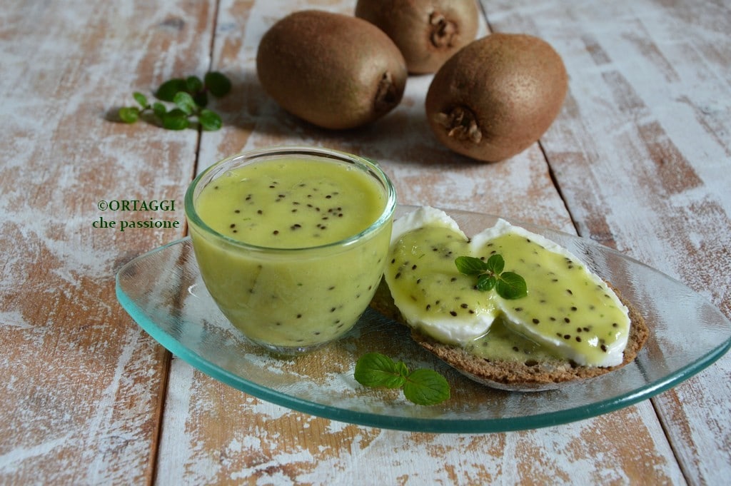 Crostini mit Kiwi-Sauce
