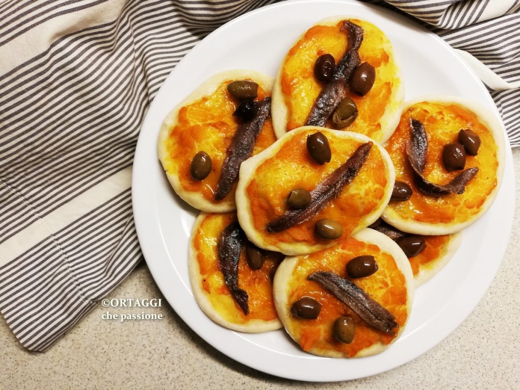 kleine Pizzen nur mit Sauerteigüberschuss