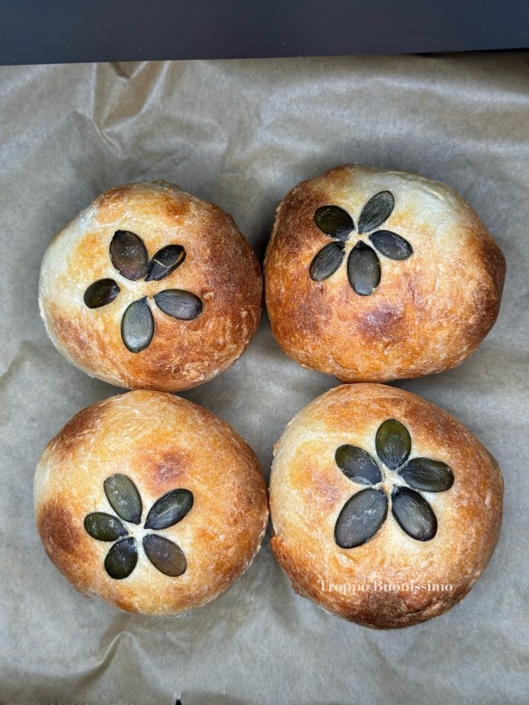 Brötchen mit griechischem Joghurt in der Heißluftfritteuse