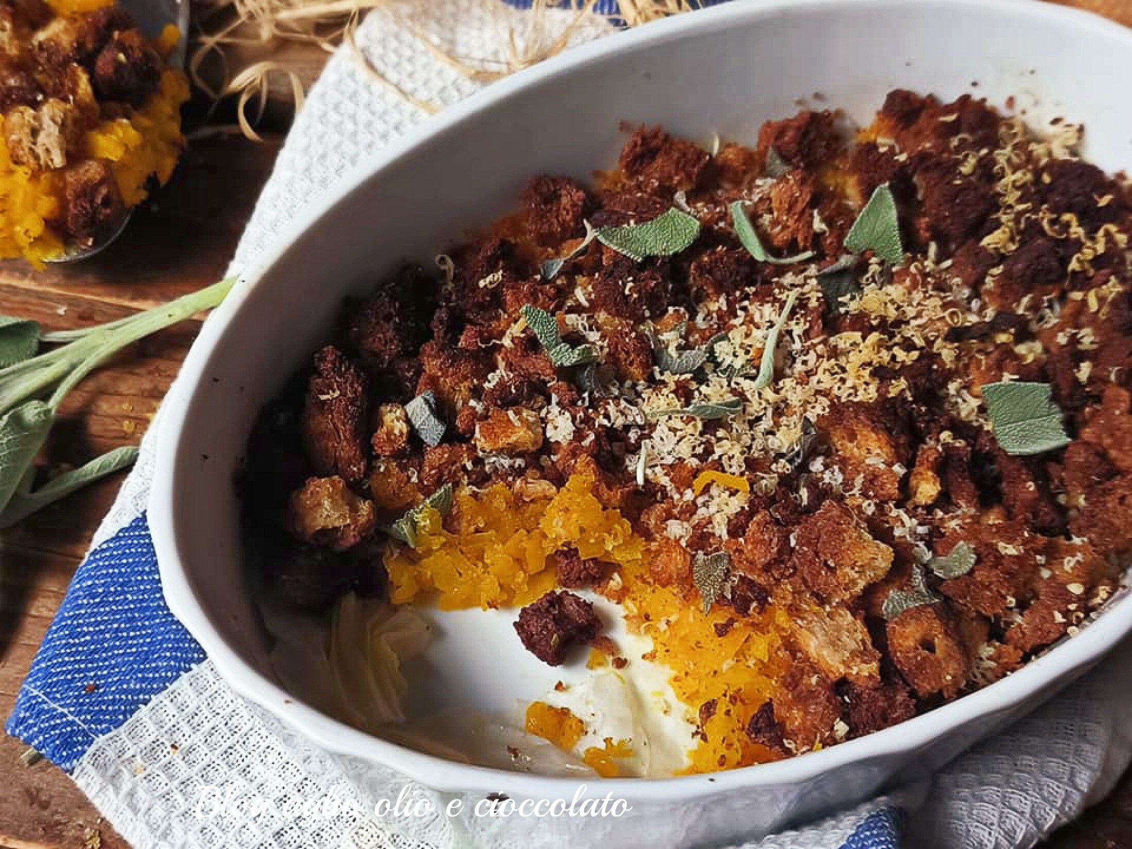 KÜRBIS IN DER HEISSLUFTFRITTEUSE MIT CRUMBLE