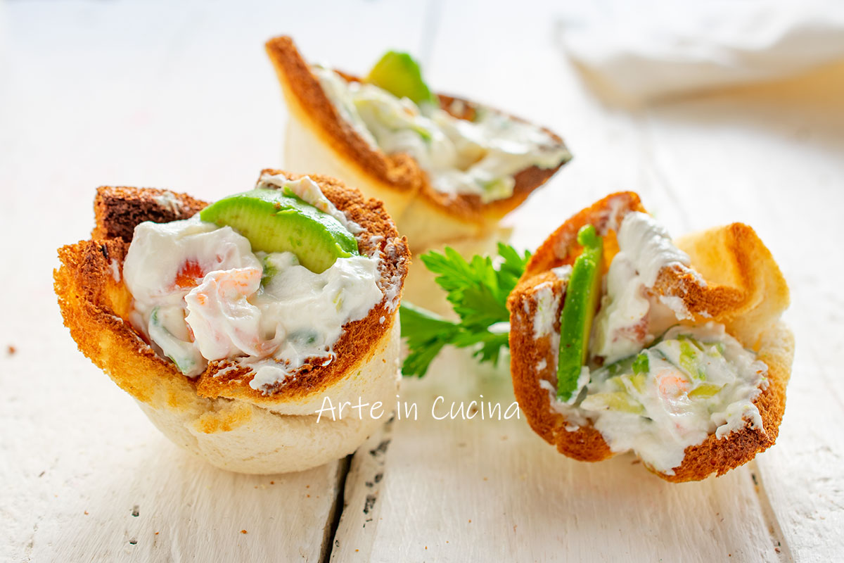 Brottassen mit Avocado und Lachs