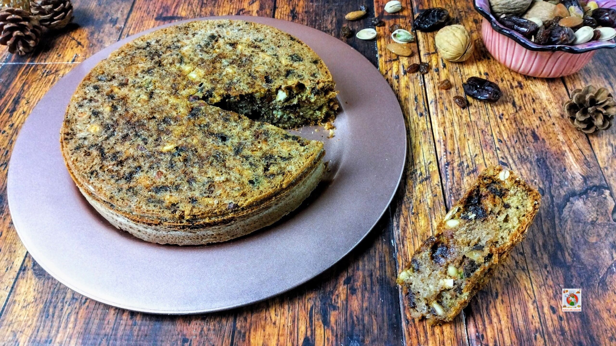 Kuchen mit Datteln und Trockenfrüchten: ein reiches und umhüllendes Dessert für jede Gelegenheit