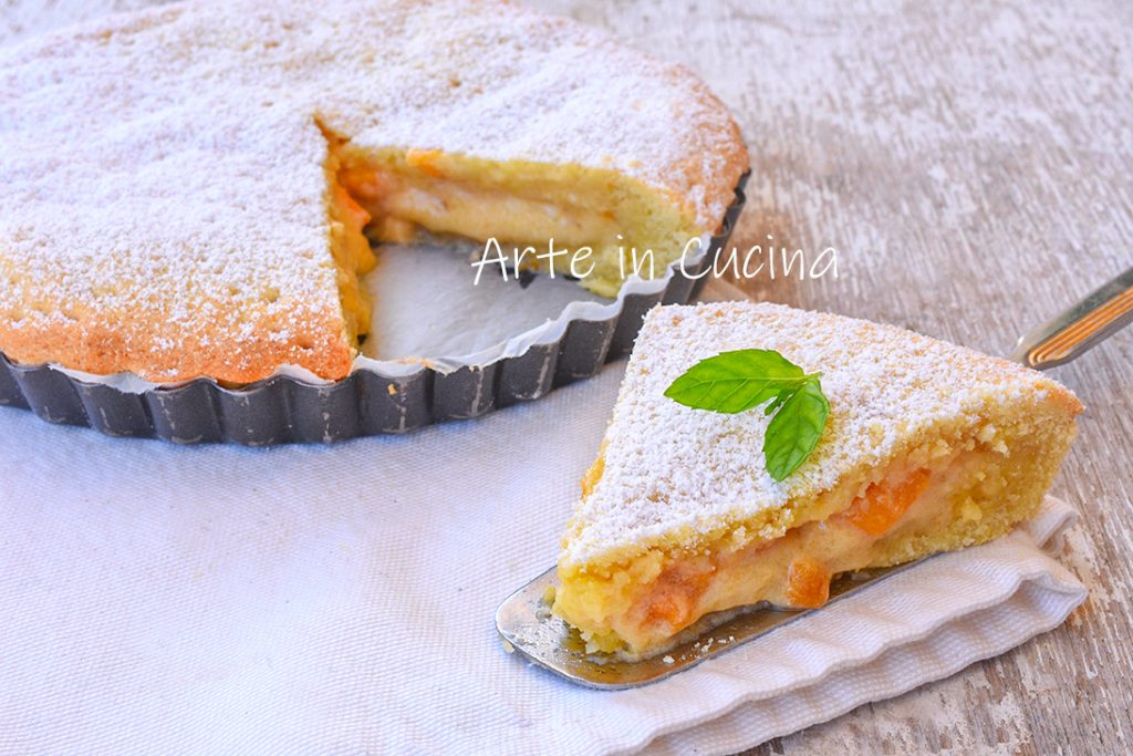 Kuchen mit Pfirsichen und Marmelade