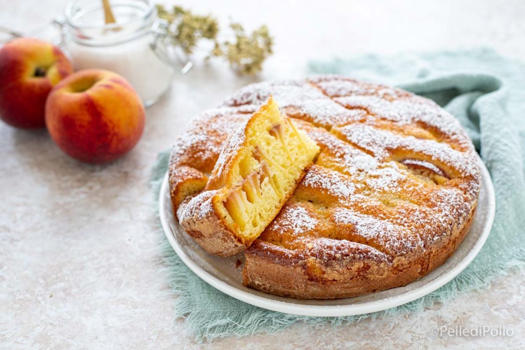 Kuchen mit Pfirsichen und griechischem Joghurt